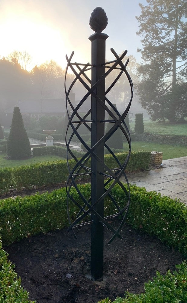 Decorative iron fence design